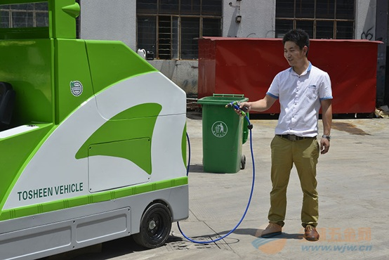 电动三轮扫地车