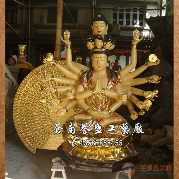 苍南县誉盛工艺厂厂家直销千手观音佛像,材质多样,规格齐全,欢迎前来定做~~~ 【千手观音】基本说明 苍南县誉盛工艺厂,塑造的千手观音,材质多样,可采用价格实惠的玻璃钢材质,精雕细琢的木雕工艺,还可以定做铸铜佛像~~~采用玻璃钢材质或木雕的佛像、菩萨像表面经过磨光后可以喷金,喷进口珠光金,还可贴金,24K真金箔,需要彩绘的地方再进行彩绘;铸铜佛像可以彩绘,也可保持原色或洗古铜色,亦可贴真金~千手观音造型多样,法相庄严,贴金彩绘,栩栩如生,规格齐全,按要求定做。 【千手观音】产品特点 法相庄严,栩栩如生,各种