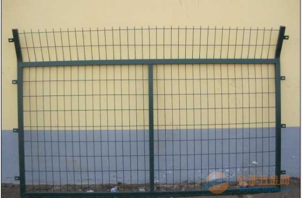围栏网-桂林铁路防护铁丝网围墙施工价格-全球五金网
