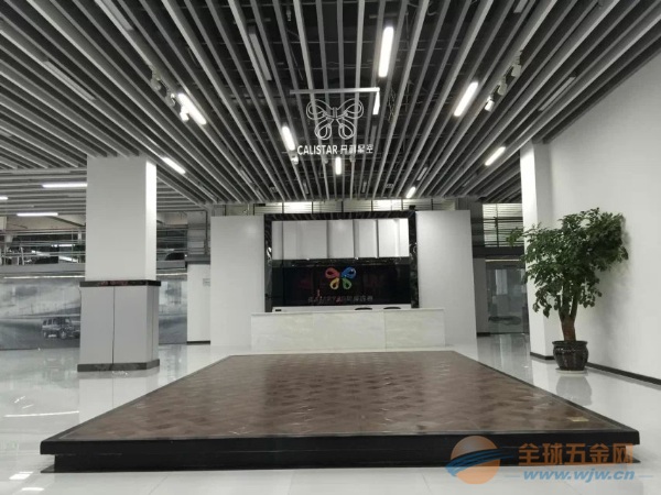 公司名称:广州市富腾建材科技有限公司 地 址:广州市番禹区石楼镇官桥村庙仔口工业之三 联 系人:陈金龙 客户经理 联系电话:18925069116 Q Q 号:2109158564 网 址:www.gzftjc.com 我厂专业生产铝单板、铝方通、铝扣板、铝条扣、铝挂片、铝格栅、铝蜂窝板、艺术镂空板、特殊造型板、木纹板等.